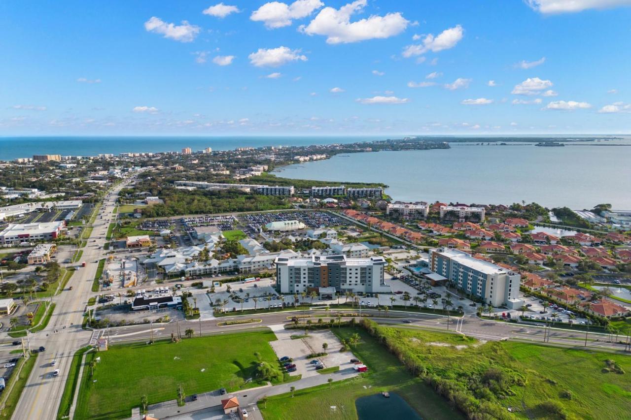 Towneplace Suites By Marriott Cape Canaveral Cocoa Beach Bagian luar foto