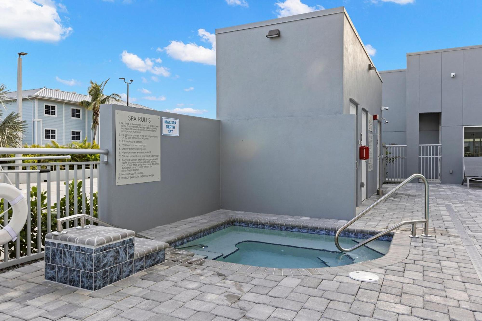 Towneplace Suites By Marriott Cape Canaveral Cocoa Beach Bagian luar foto
